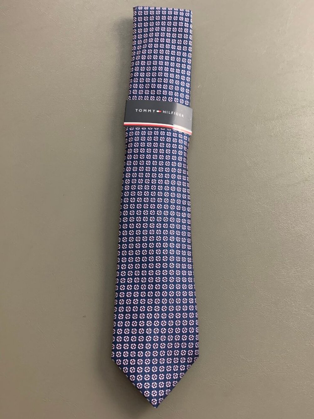 Tommy Hilfiger Men's 3'' Polyester Blend Neck Tie, Blue Pink Arvin Medallion
